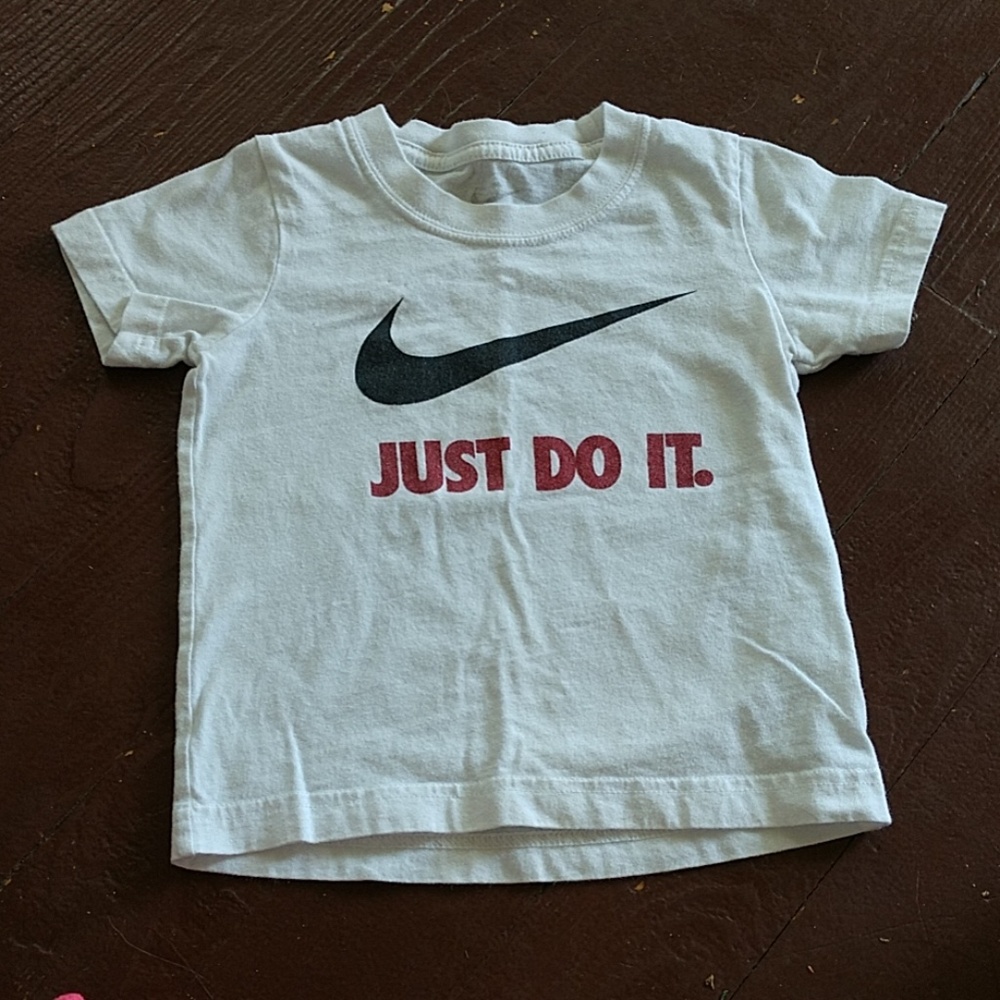 Nike t-shirt size 3T